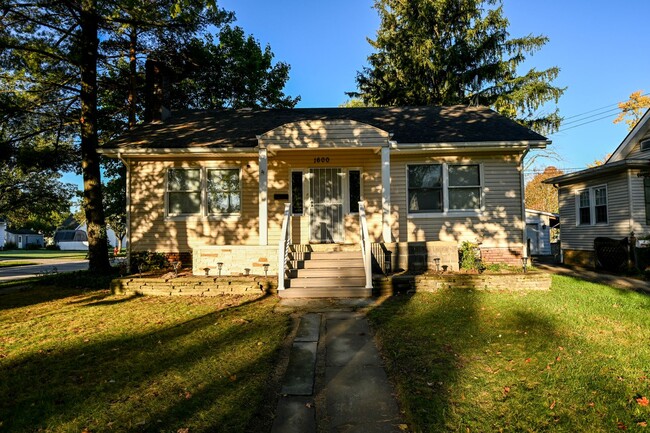 Building Photo - Cozy Home in Cleveland - Lyndhurst