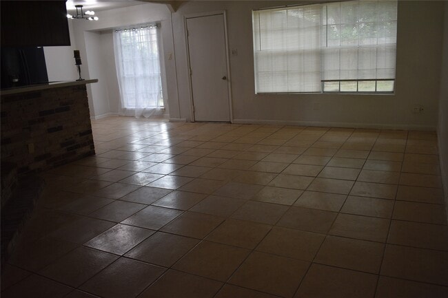 Building Photo - 6718 Rowell Ct