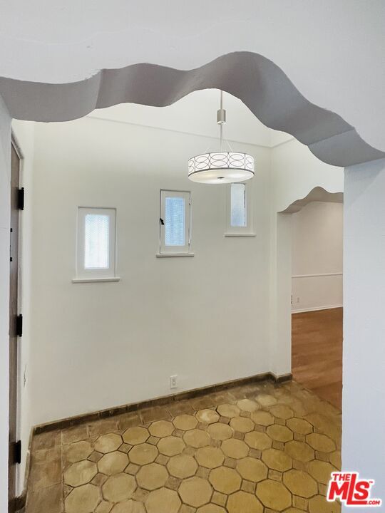 Building Photo - 203 N Doheny Dr