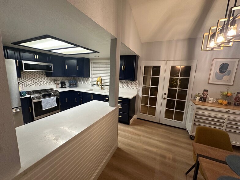 Building Photo - 491 W Carter St