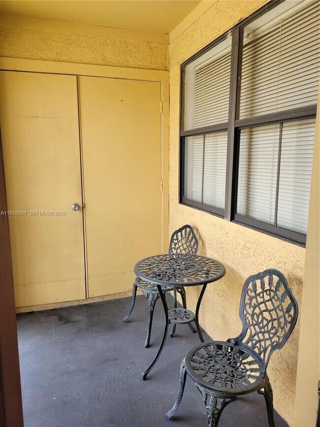 Building Photo - 10440 SW 156th Ct