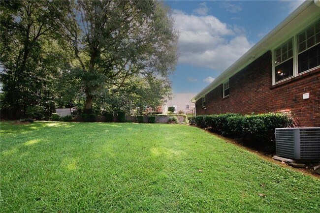 Building Photo - 840 Howard Ct SW