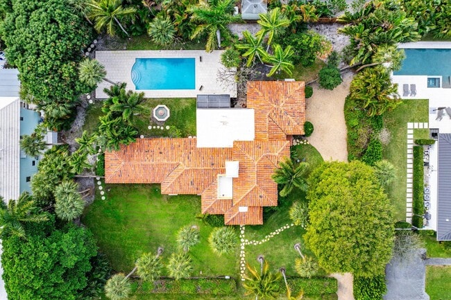 Building Photo - 334 Palm Trail