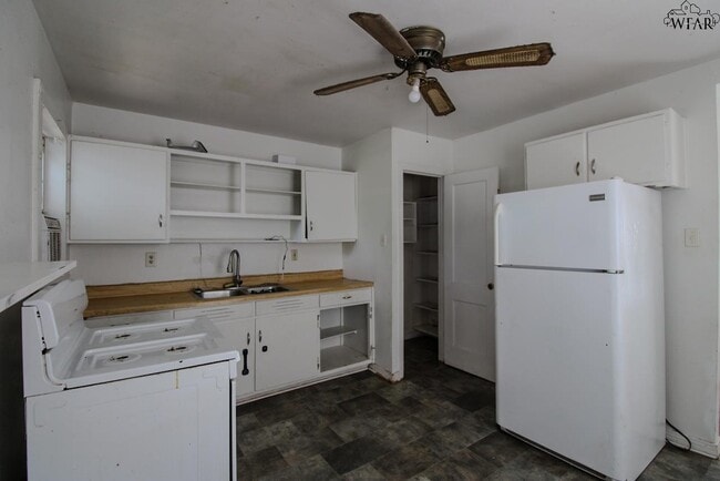 Building Photo - 1640 Hawes Ave