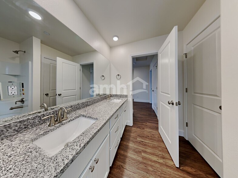 Building Photo - 10601 136th St Ct E