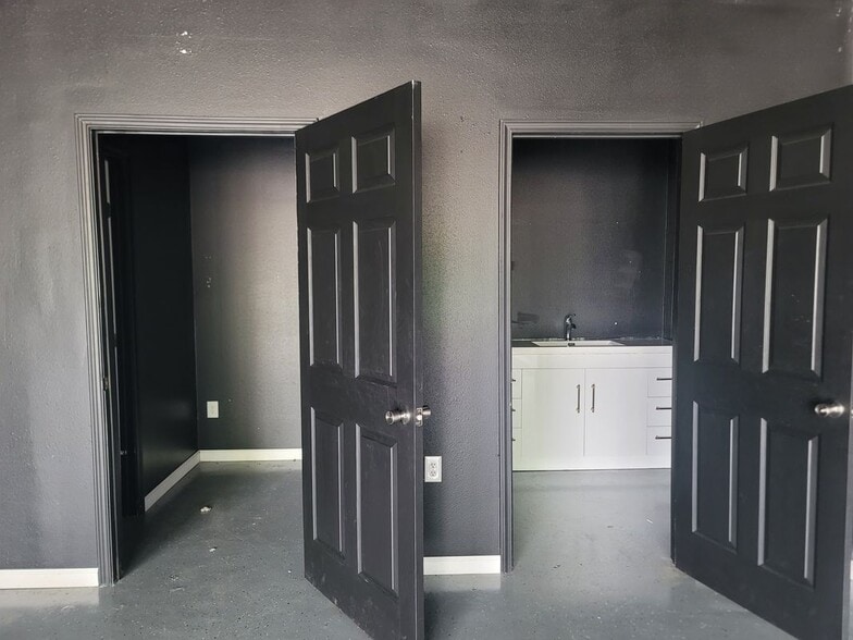 Building Photo - 8700 Colonel Glenn Rd