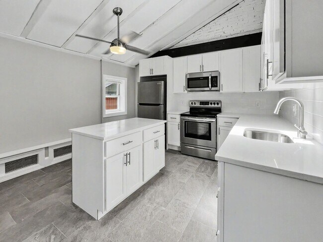 Interior Photo - 130 E Chestnut Street