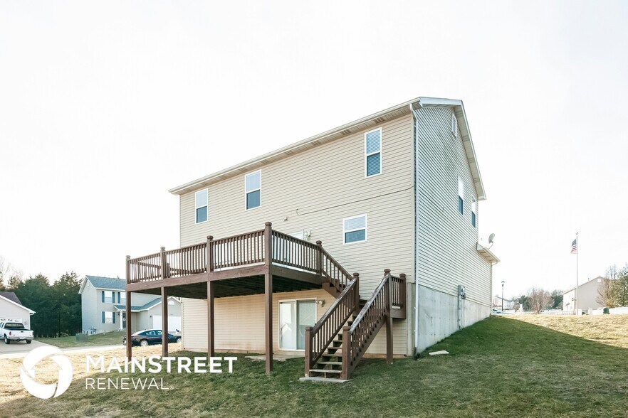 Building Photo - 2303 Pond Ct