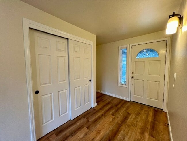 Building Photo - Renovated 3BD w/ Large Shop