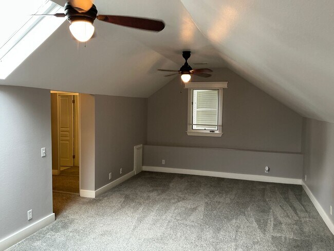 Building Photo - 154 N Shaffer St