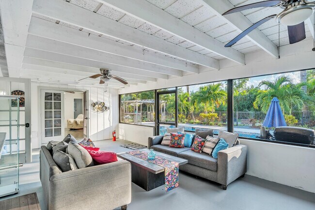 Building Photo - 10962 57th Pl S