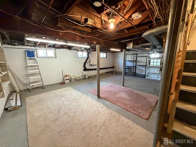 Building Photo - 628 Grove Ave