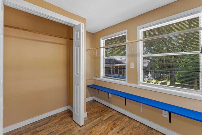 Building Photo - 166 Kingston Ave