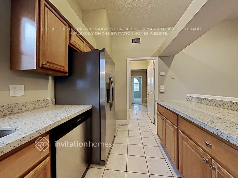 Building Photo - 10884 Grandview Ct