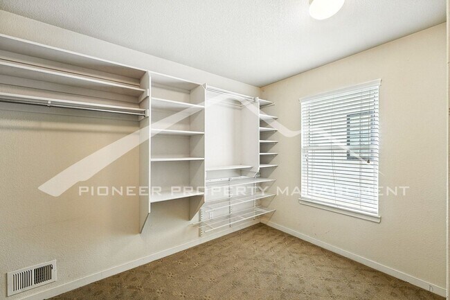 Building Photo - Luxury Meets Location – Impeccable 5BR Hom...