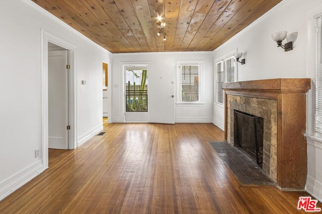 Building Photo - 3860 Goldwyn Terrace