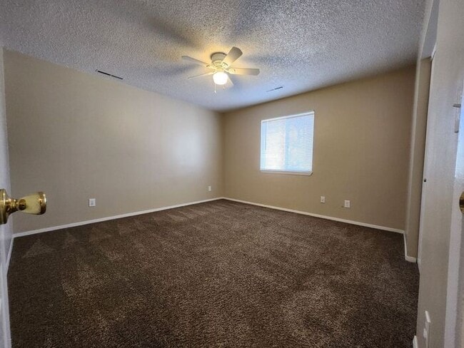 Building Photo - Charming 2-Bedroom, 1-Bathroom Upper-Level...