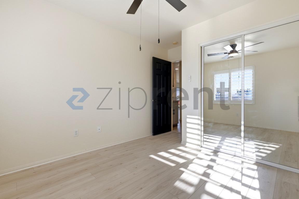 Building Photo - Unit