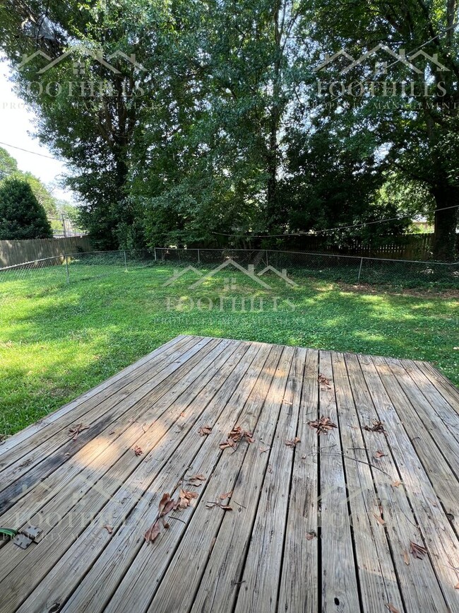 Building Photo - 3 Bedroom Home with Fenced Yard & Carport ...