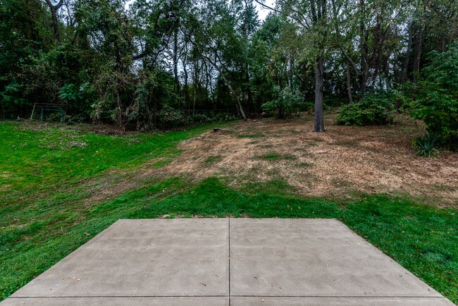 Building Photo - 2533 Sylvania Dr