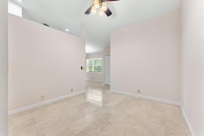 Building Photo - 5333 Pine Cir
