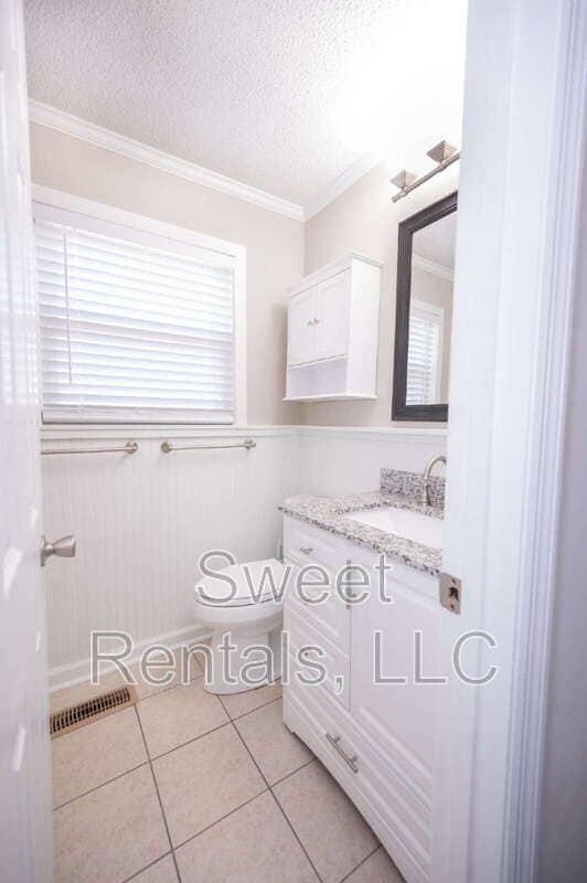 Building Photo - 415 Parkdale Dr