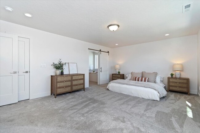 Building Photo - Custom Model Home on the Meridian Bluff