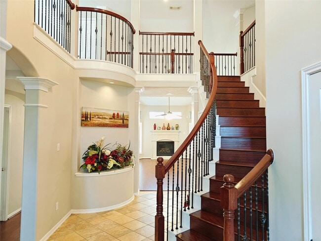 Building Photo - 26418 Creston Woods Dr