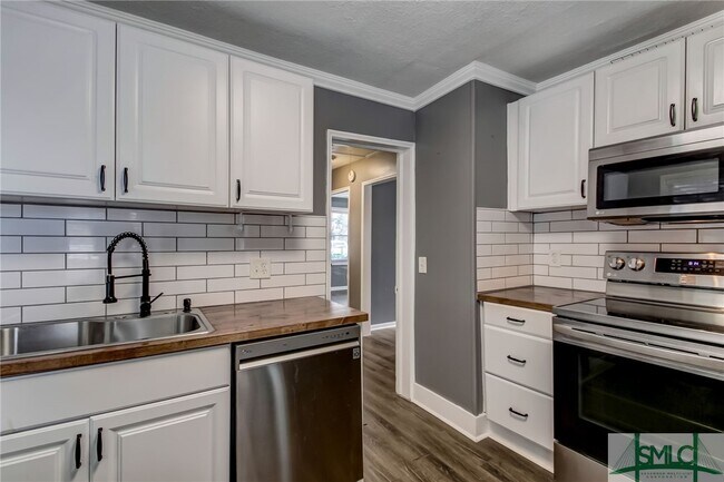 Building Photo - 414 E 58th St