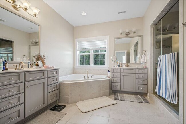 Building Photo - 9366 Alder Dr