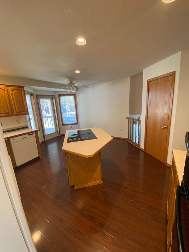 Building Photo - 124 Piper Ct
