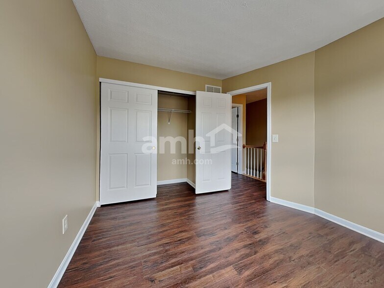 Building Photo - 4695 Woodfield Dr