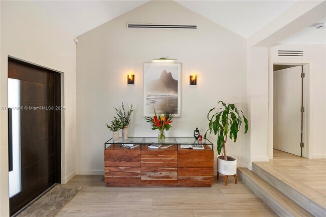 Building Photo - 1520 SW 12th Ave
