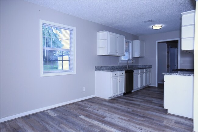 Building Photo - 1117 County Rd 515