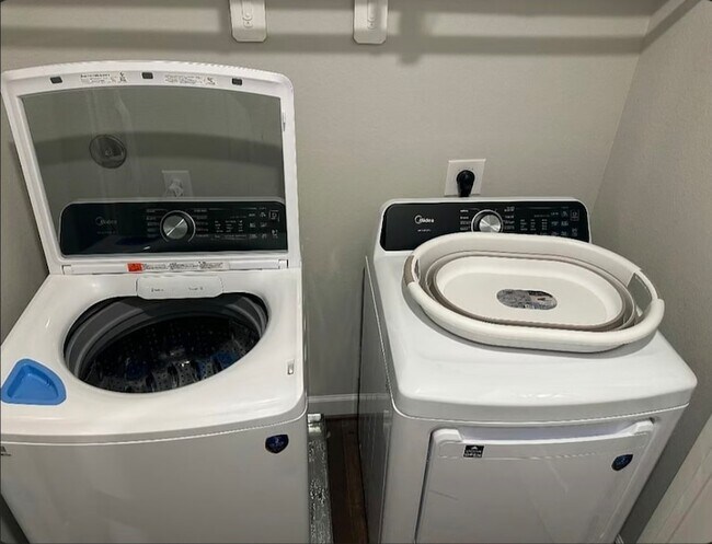 Building Photo - 10609 Centre Forest Dr