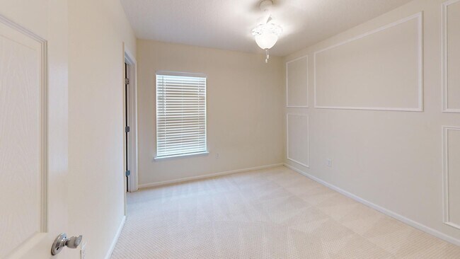 Building Photo - LOCATION! LOCATION! LOCATION!