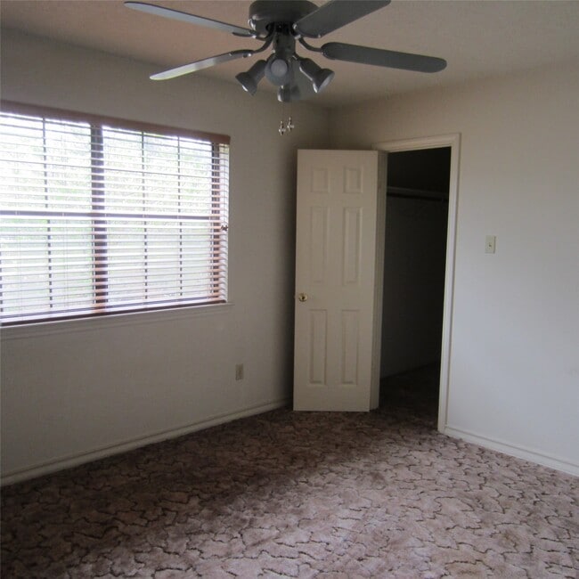 Building Photo - 512 County Rd 2222