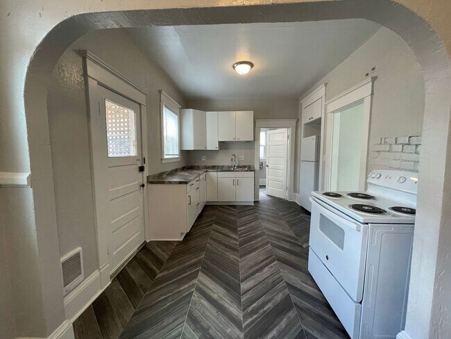 Building Photo - 2421 Rucker- 4 Unit