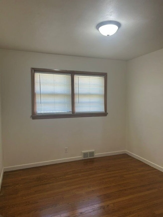 Building Photo - 2045 16th Ave