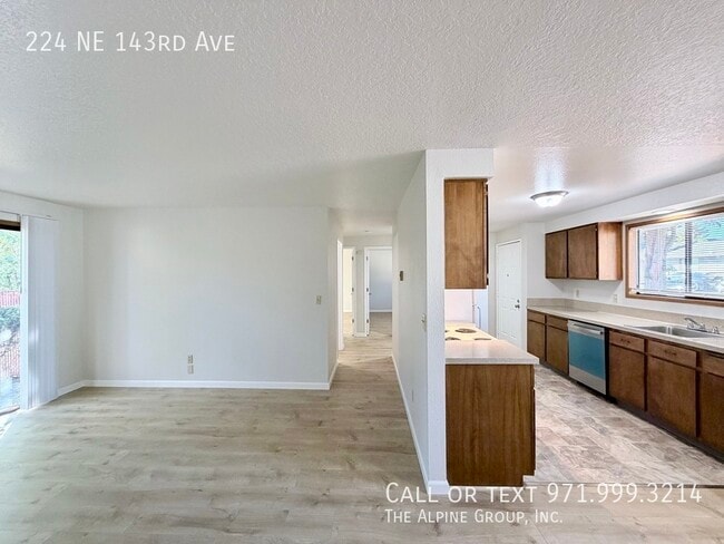 Building Photo - 224 NE 143rd Ave