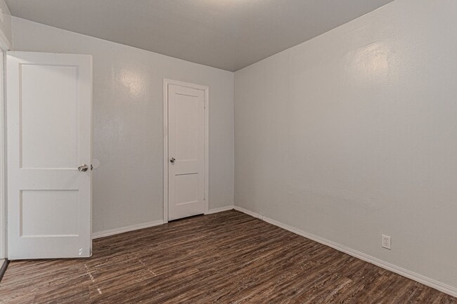 Building Photo - 3 Bed 2 Bath in OKC!