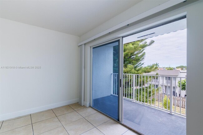 Building Photo - 4804 NW 79th Ave