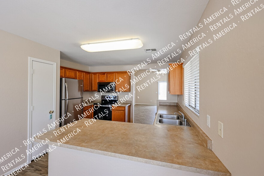Building Photo - 12905 W Mandalay Ln