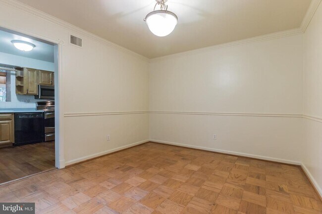 Building Photo - 9702 Bellevue Dr