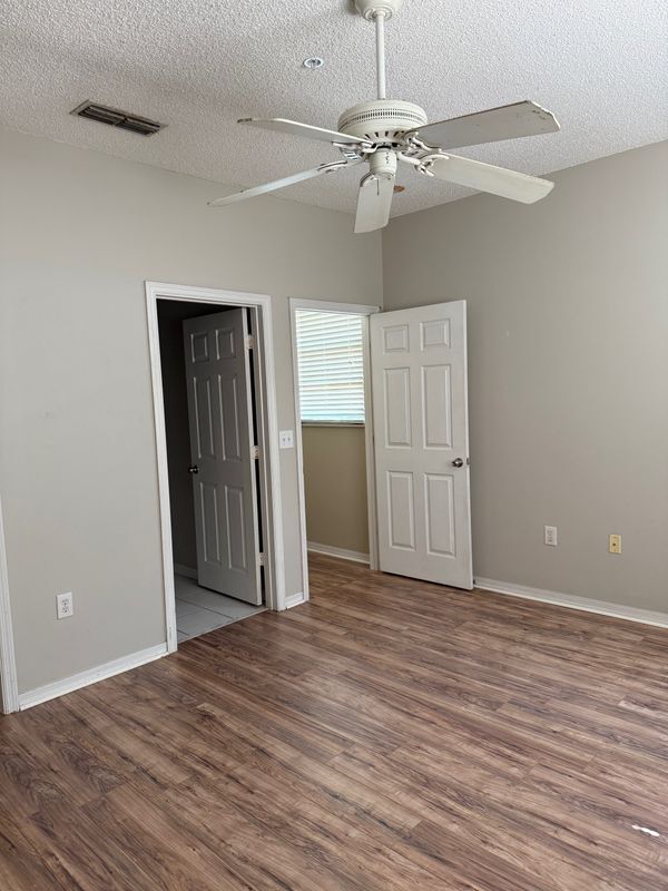 Building Photo - 5681 Bentgrass Dr