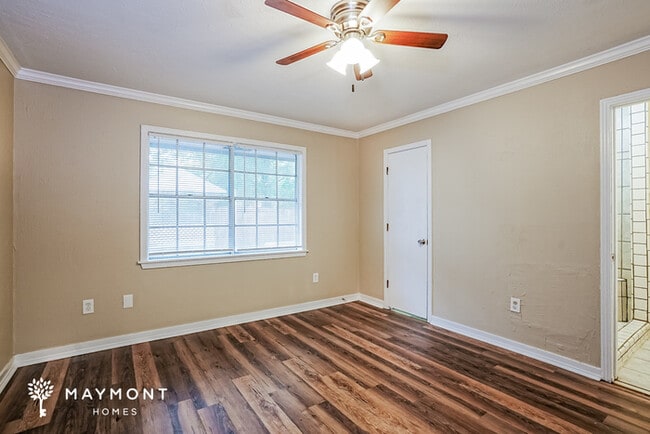 Building Photo - 213 Van Doren Dr