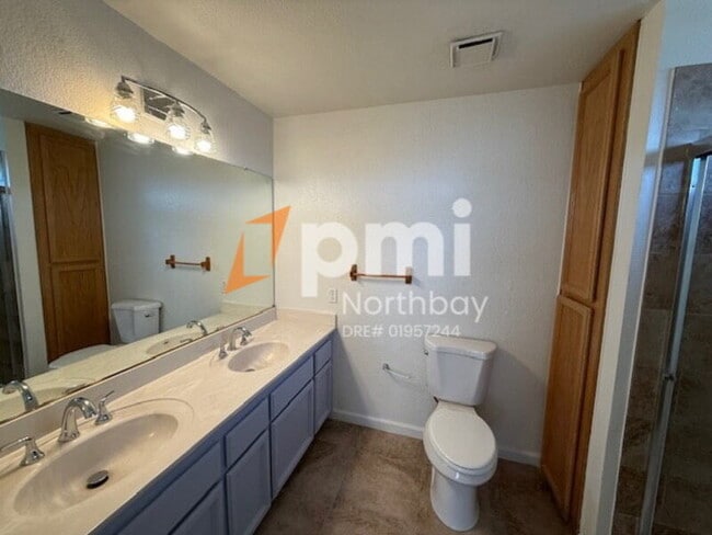 Building Photo - 893 Deerfield Pl