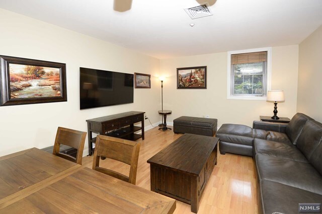 Building Photo - 3101 Rio Vista Dr