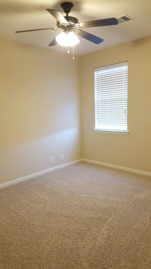Building Photo - HOUSE FOR RENT