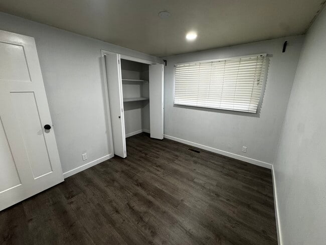 Building Photo - 1209 E 700 S